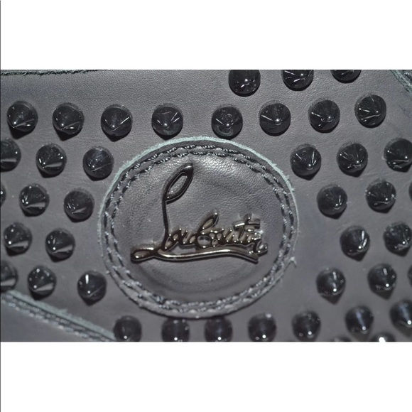 Comment below up to a size 15 - Picture 7 of 8